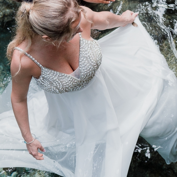 Gorgeous prom or wedding dress. - Picture 3 of 3